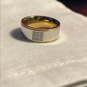 Beautiful classy ring gold/ silver zircon ring